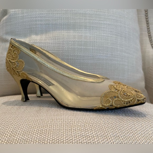 Stuart Weitzman Shoes Stuart Weitzman Womens Gold Shoes With Lace
